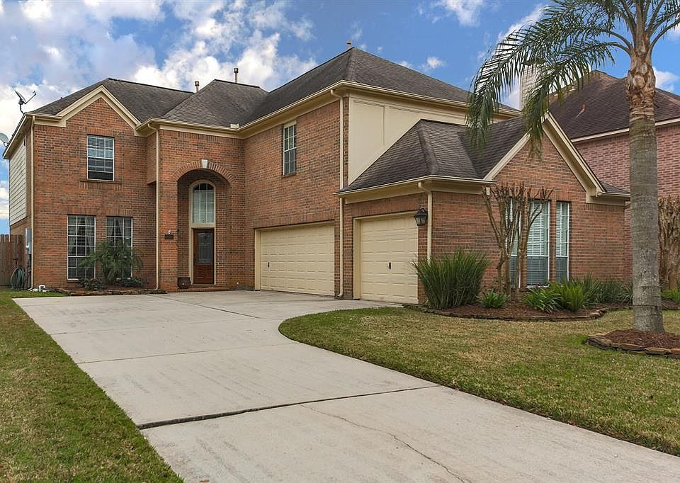 1st image of 106 Crescent Bay Dr