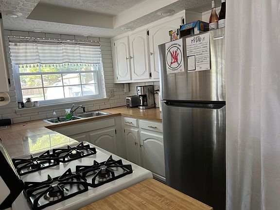 3rd image of 3068 Maple Ave NE