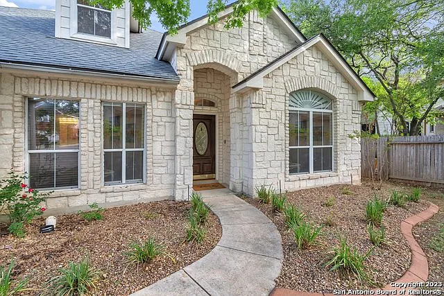 3 bed, 2.0 bath, 3191 sqft, $2,500 — Photo 2