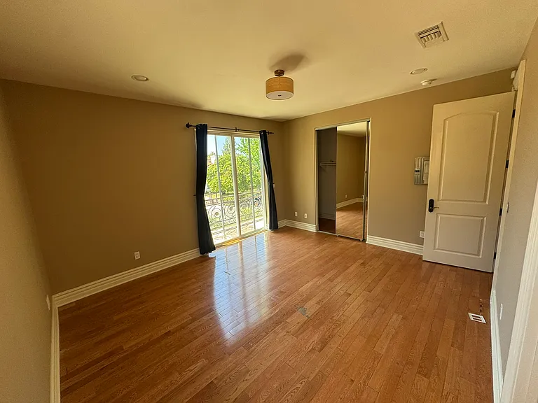 4960 Chimineas Ave — Photo 21