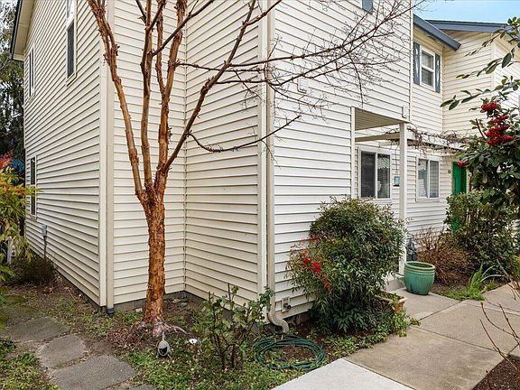 4th image of 483 Tulipan Way
