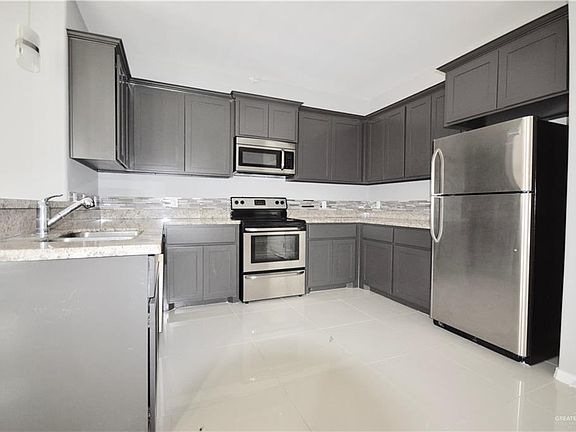 5th image of 1317 E Camellia Ave