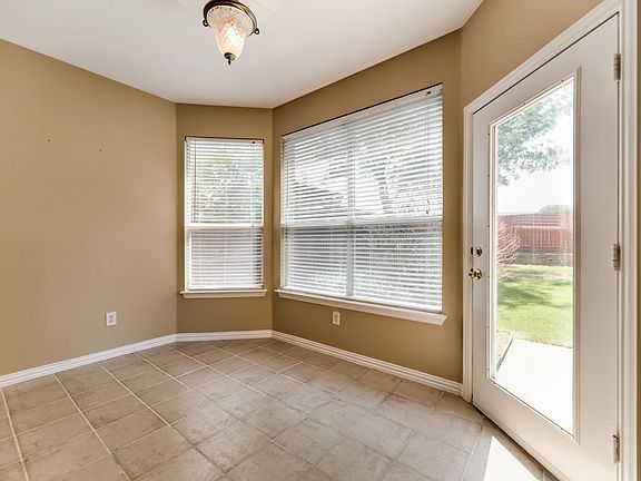 4th image of 3328 Brittany Dr