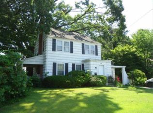 1 Porter Pl, Glen Cove, NY 11542
