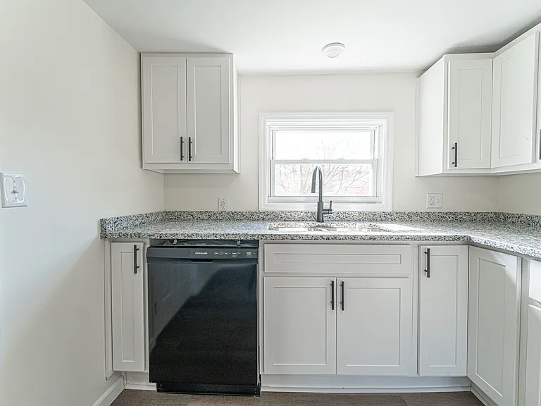 803 S 4th St — Photo 20