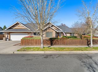 1386 SW David Dr, Grants Pass, OR 97527