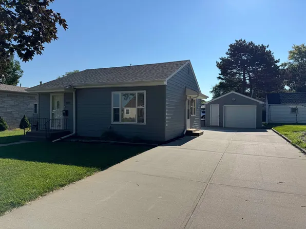 1010 Hancock St, Holdrege, NE 68949