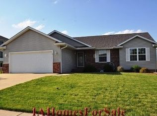 3722 Hawk Ave SW, Cedar Rapids, IA 52404