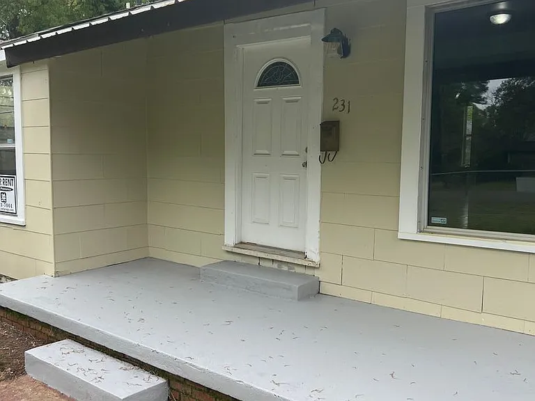 231 E Wyandotte St — Photo 1