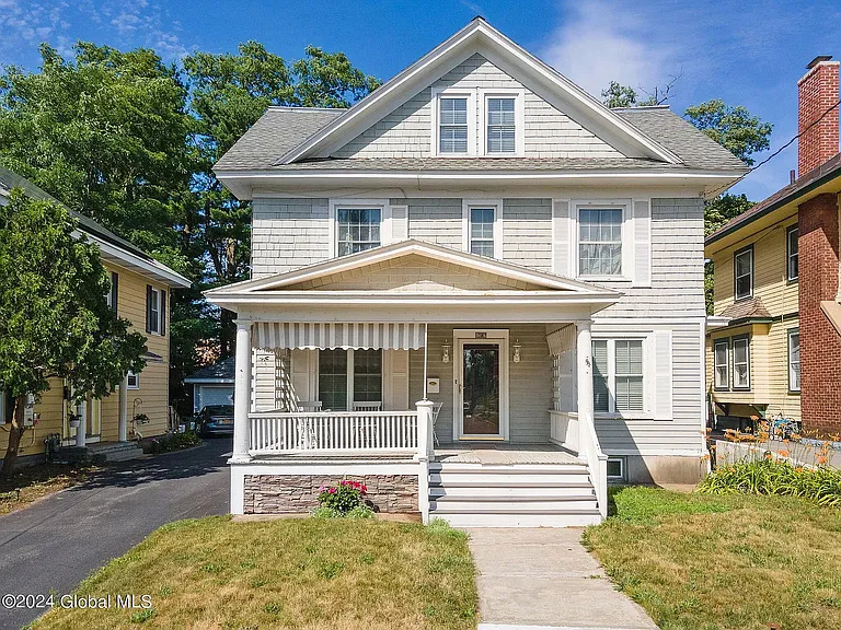 1587 Bradley St — Photo 2
