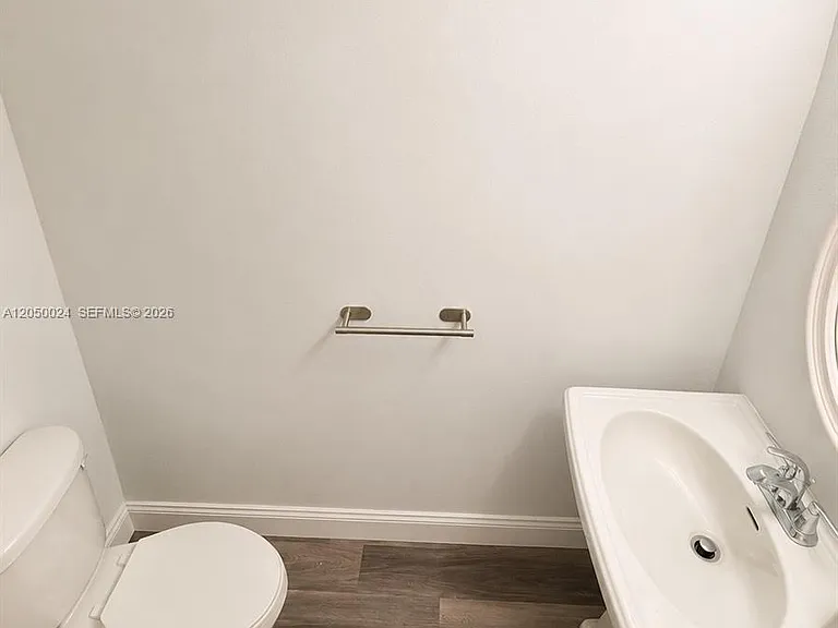 139 Sparrow Dr #5F — Photo 9