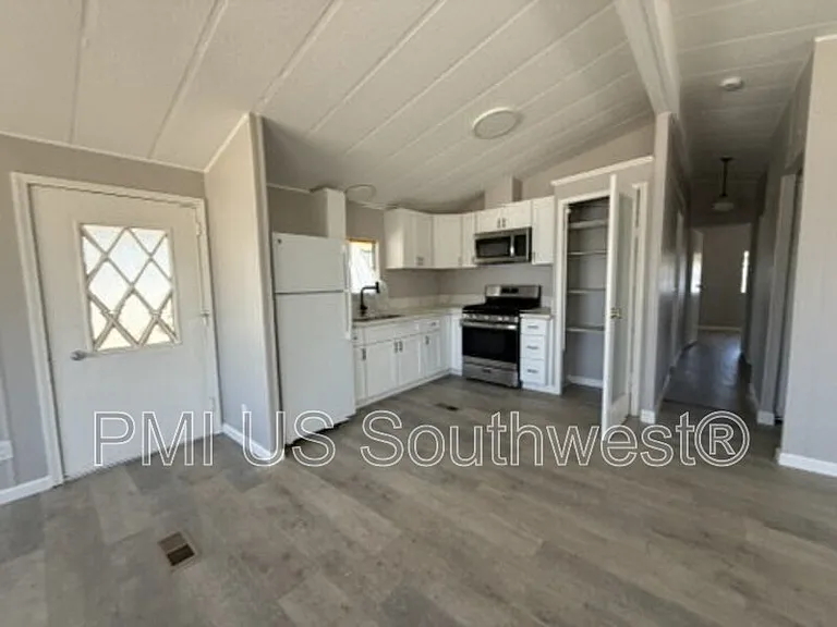 1066 Mobile Ln — Photo 3