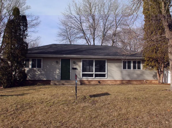 915 Taylor Ave N, Glencoe, MN 55336