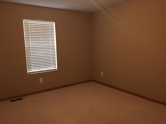4th image of 14920 Kelly Dr #14920