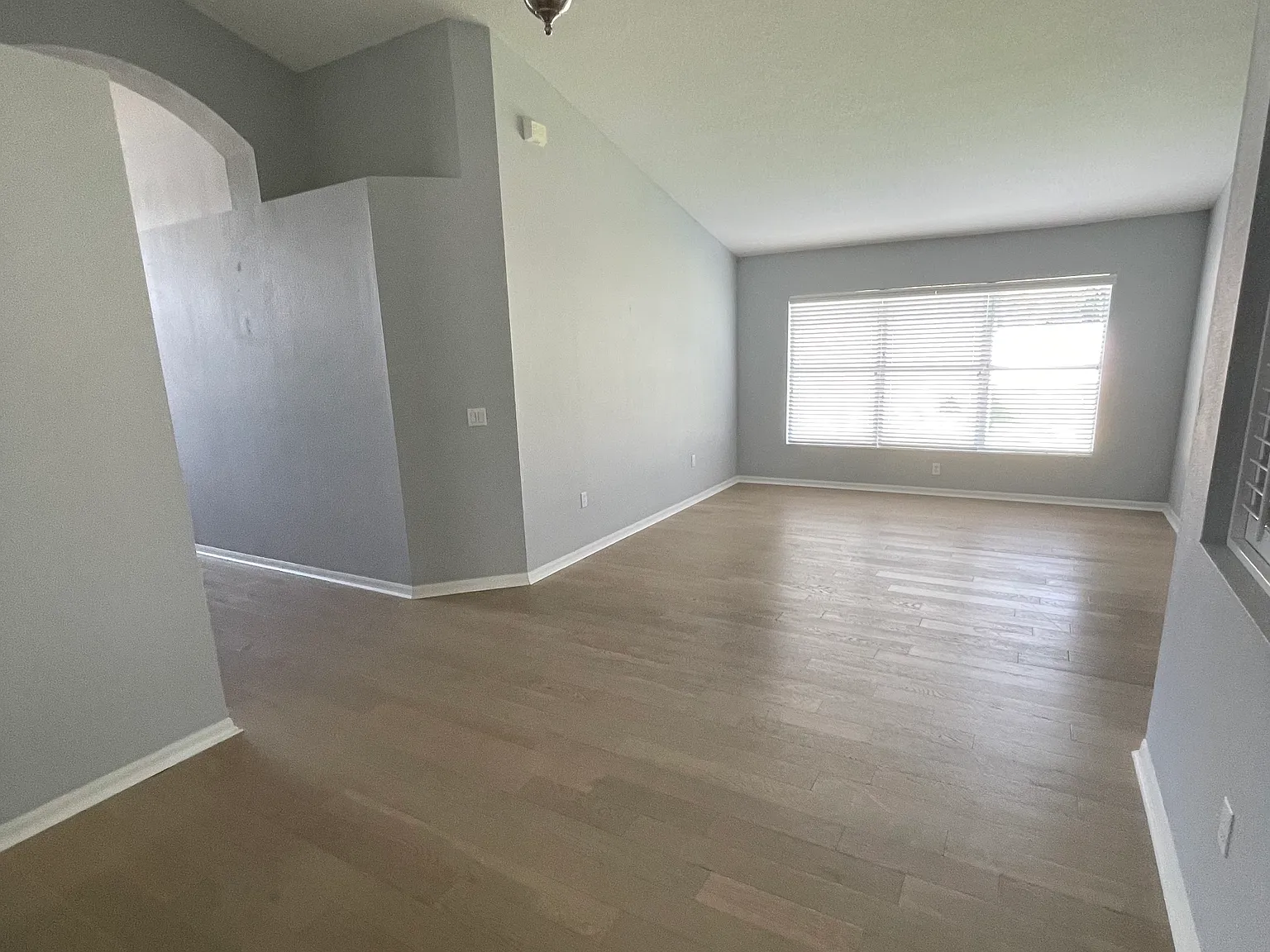 3 bed, 2022 sqft, $2,800 — Photo 3
