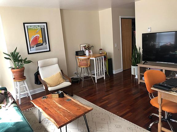 2nd image of 1168 N La Salle Dr APT 2B
