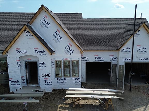 3rd image of 2930 N Brier Ln