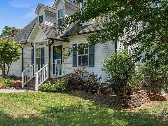 2nd image of 1809 Saddlewood Ln