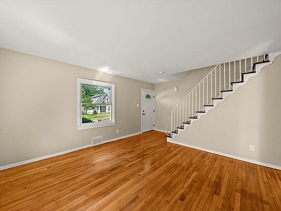 5th image of 204 Stevenson Rd