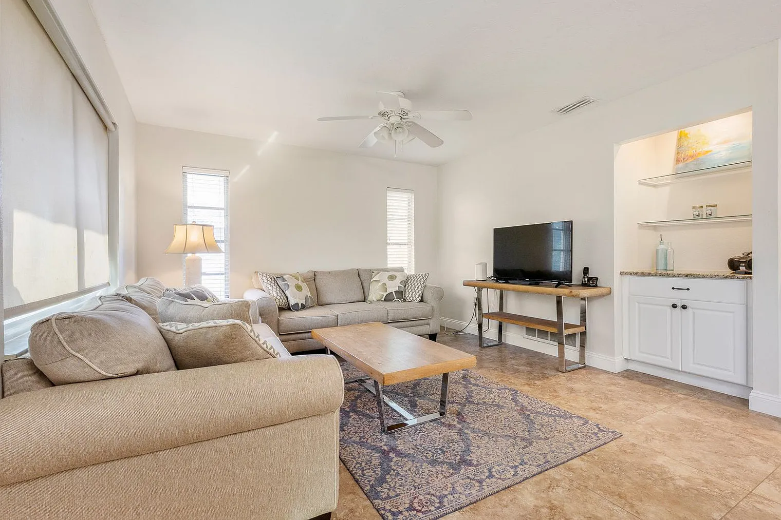 3 bed, 2.0 bath, 1797 sqft, $4,500 — Photo 2