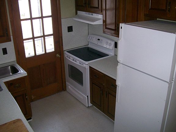 5th image of 110 N Commerce St #2