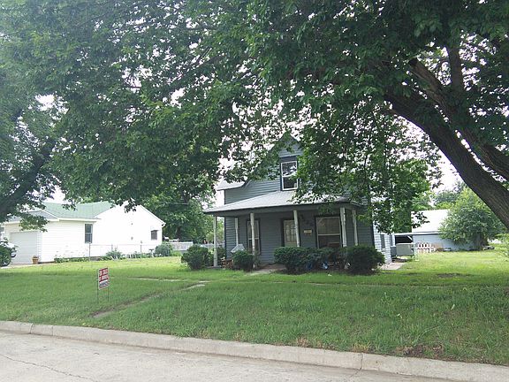 3rd image of 325 N Blaine Ave