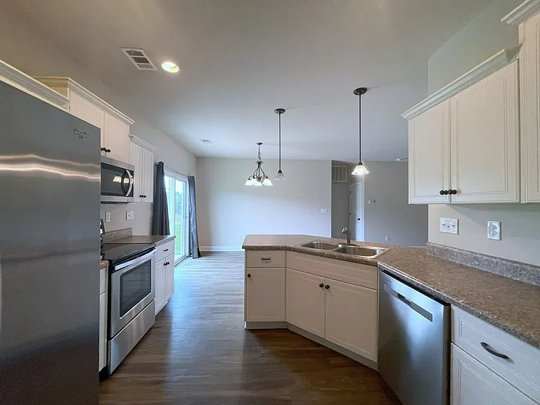 111 Willow Dr #12 — Photo 4