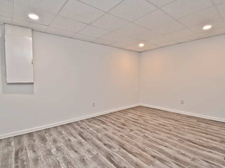 557 Marco Way — Photo 43