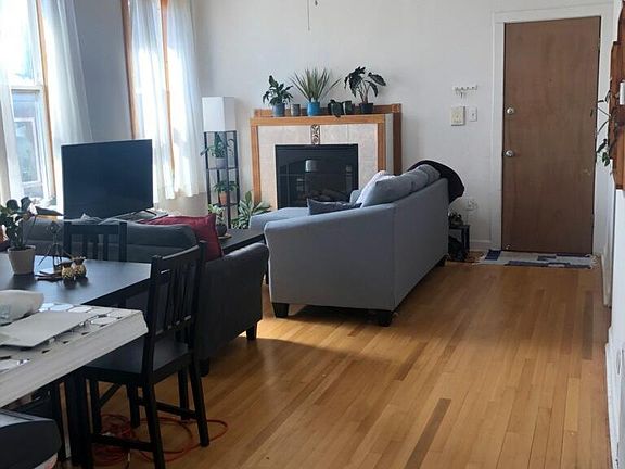 2nd image of 1366 W Evergreen Ave #4M