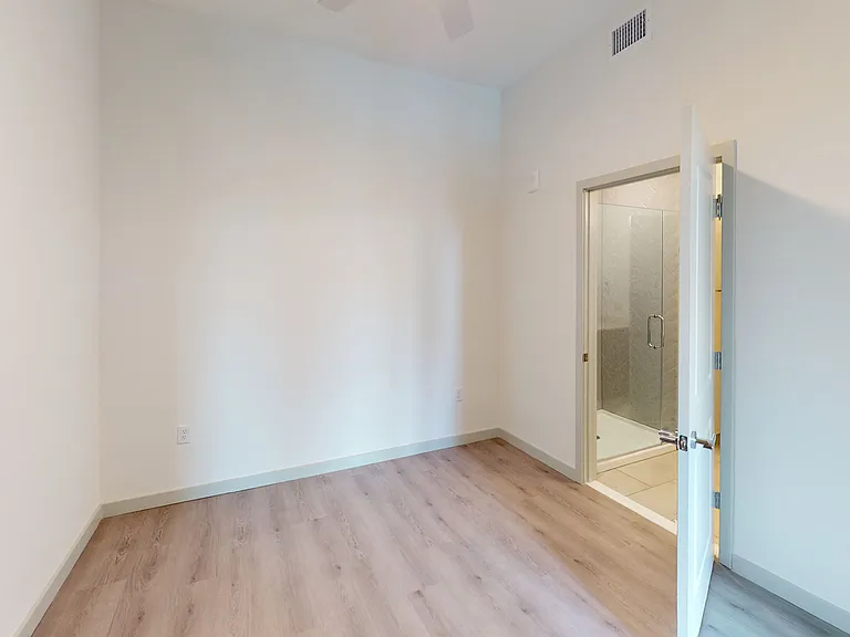 101 N Meridian — Photo 91