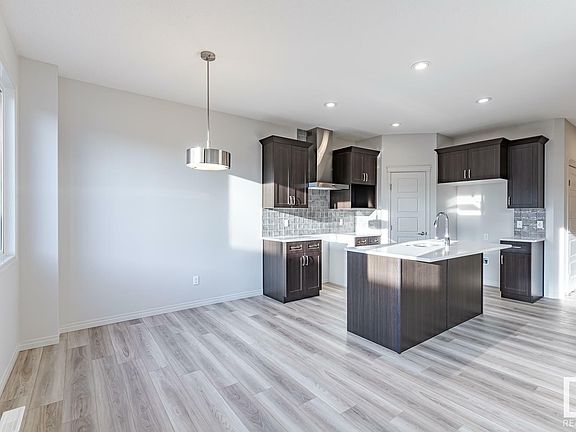 4th image of 59 Silverstone Dr