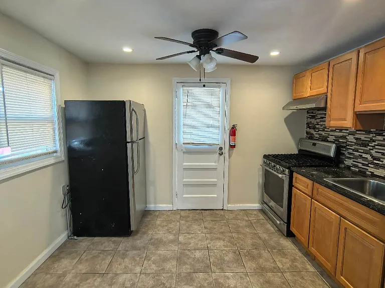 617 Willow Ave #1 — Photo 5