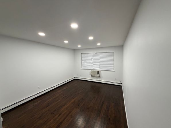 1776 E 12th St Floor 1