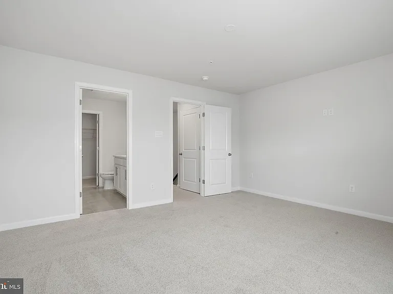 818 Bond St — Photo 14