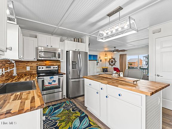4th image of 1012 W Dolphin Drive