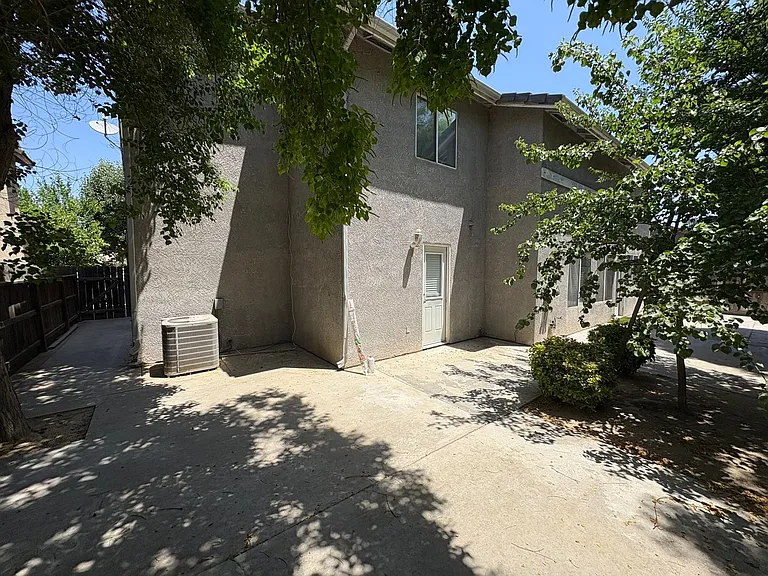 703 W Russell Ave — Photo 39