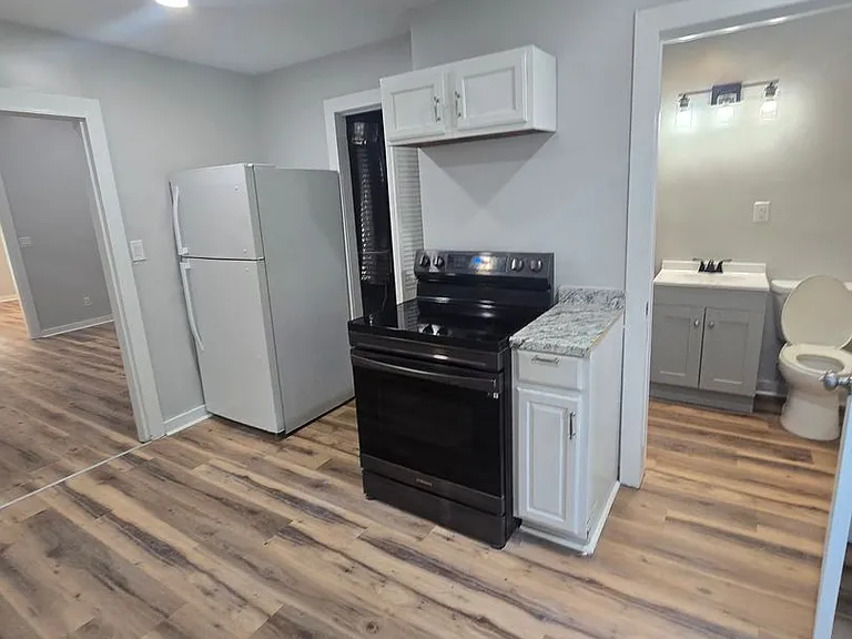 765 N Belleview Pl — Photo 4