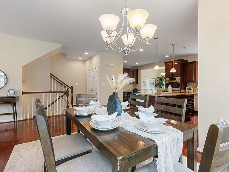 232 Mohegan Dr — Photo 4