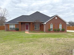 3 Stonewall Cir, Texarkana, TX 75503