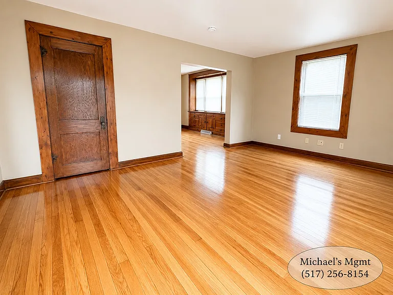 404 Leslie St — Photo 3