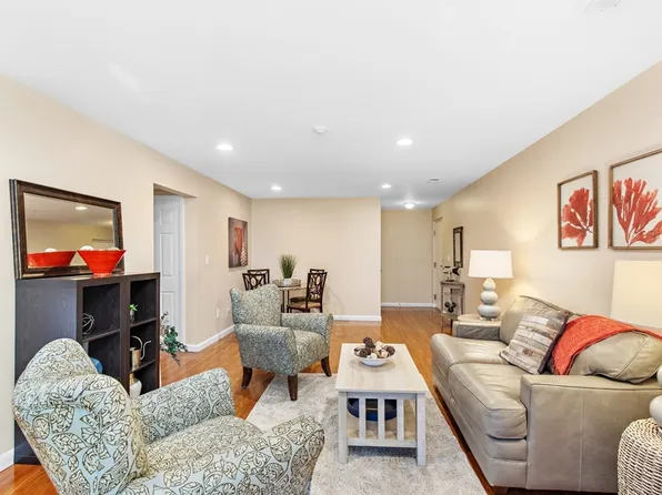 61 Brian Dr APT B, Stoughton, MA 02072