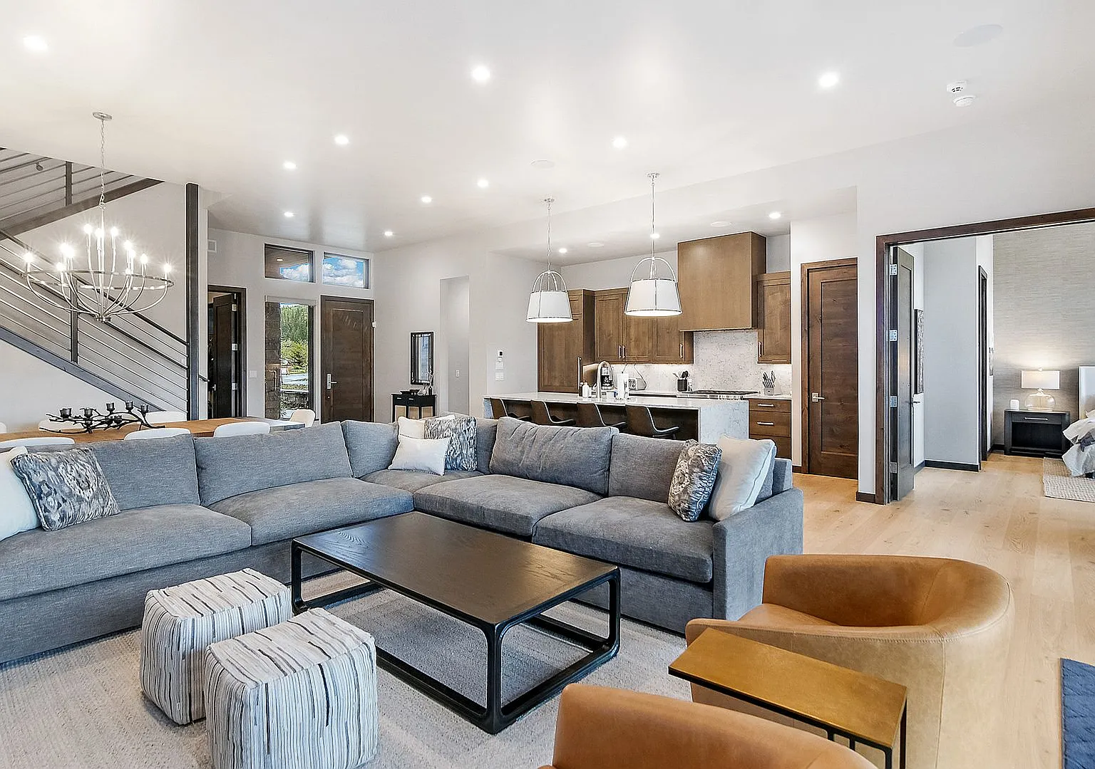All utilities included! Luxury rental is an entertainers dream! Space, views, amenities, easily g... — Photo 3