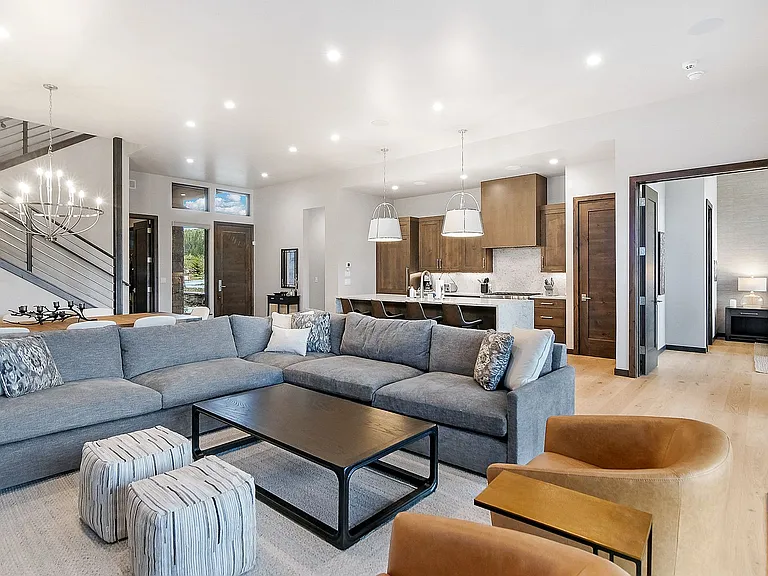 140 Monitor Dr — Photo 3