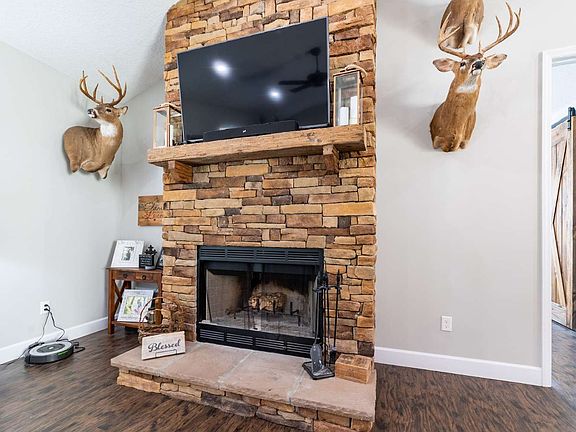 5th image of 288 SW Hill Creek Dr