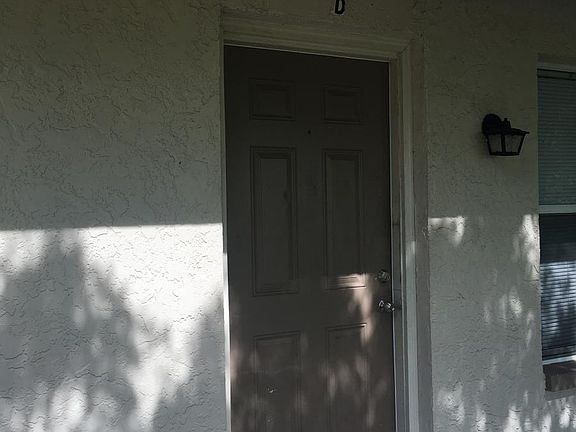 3rd image of 821 NE 8th St APT D