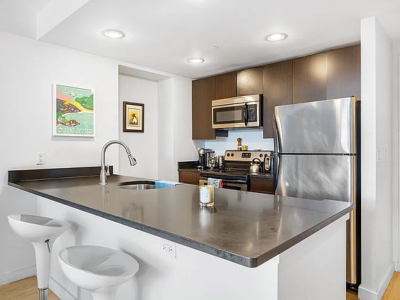 4th image of 1595 Lexington Ave APT 8C