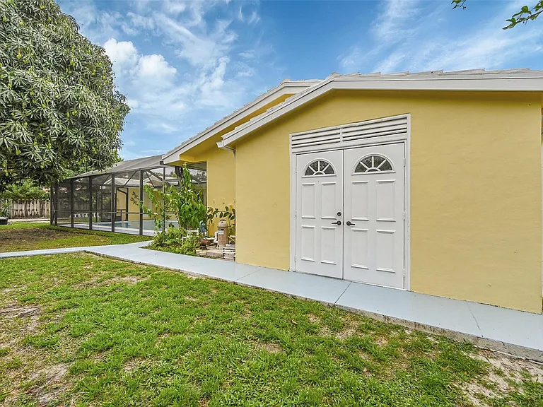 1480 SW 66th Ter — Photo 57