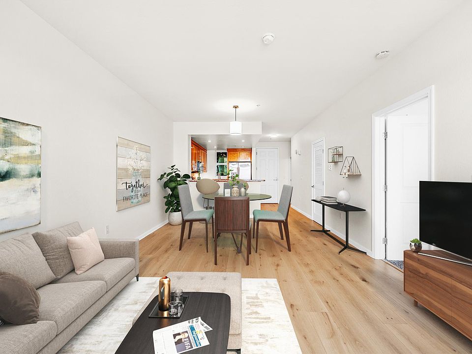 Living/dining/kitchen area