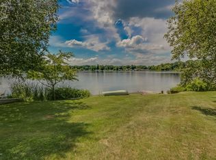 70004 Oak Leaf Dr, Edwardsburg, MI 49112