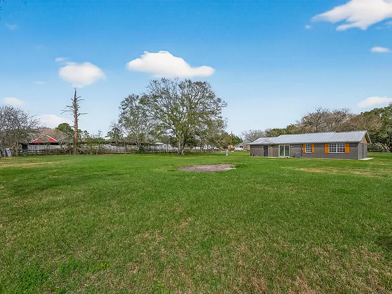 25409 Pebble Dr — Photo 4